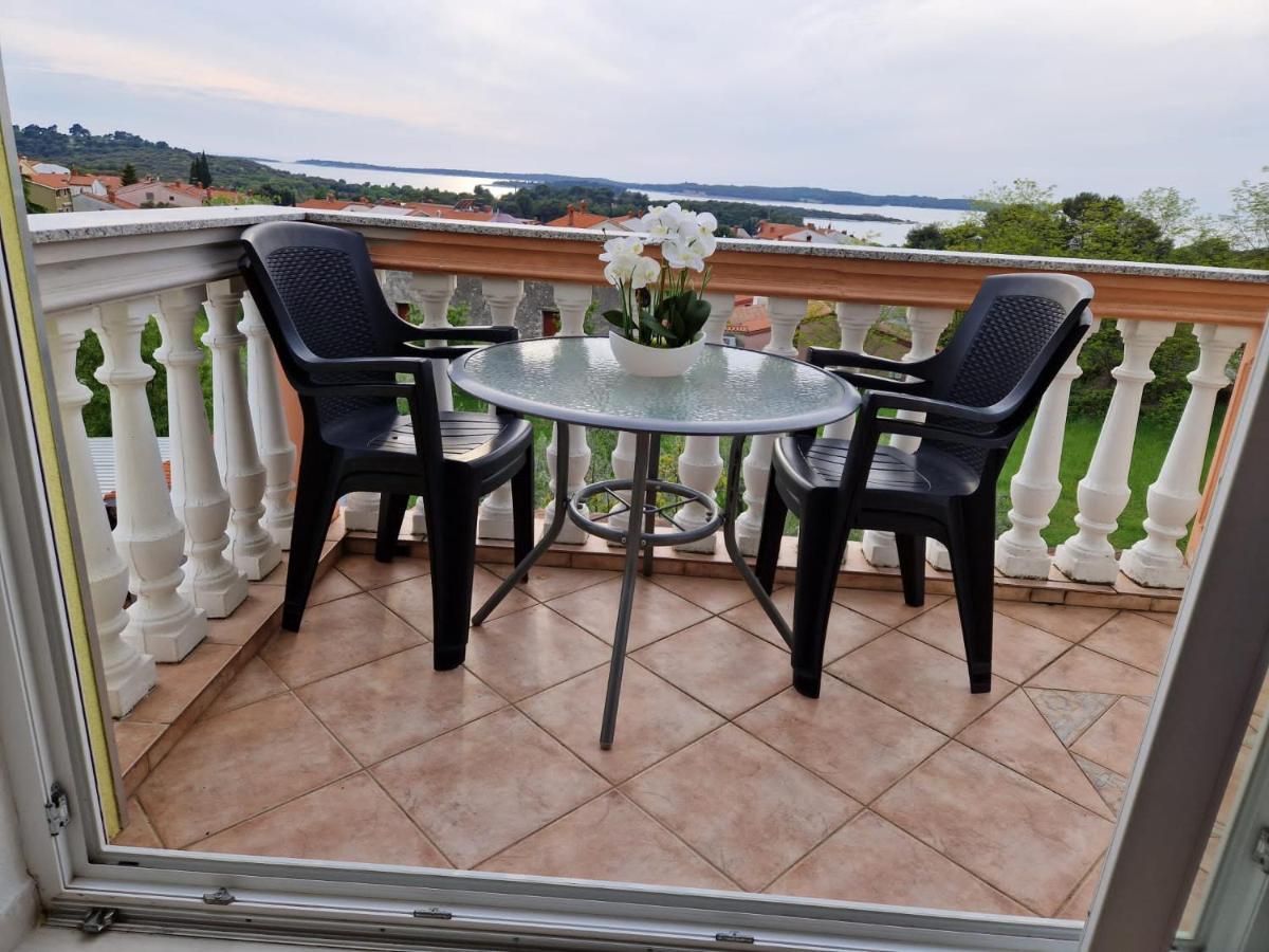 Apartment Vilic พูลา ภายนอก รูปภาพ