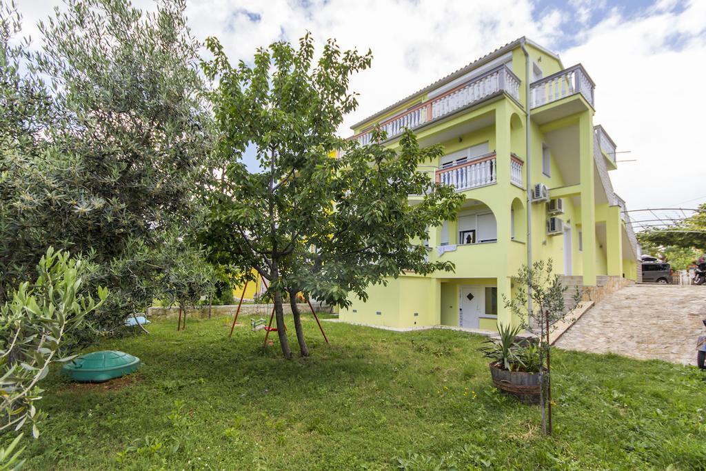 Apartment Vilic พูลา ภายนอก รูปภาพ
